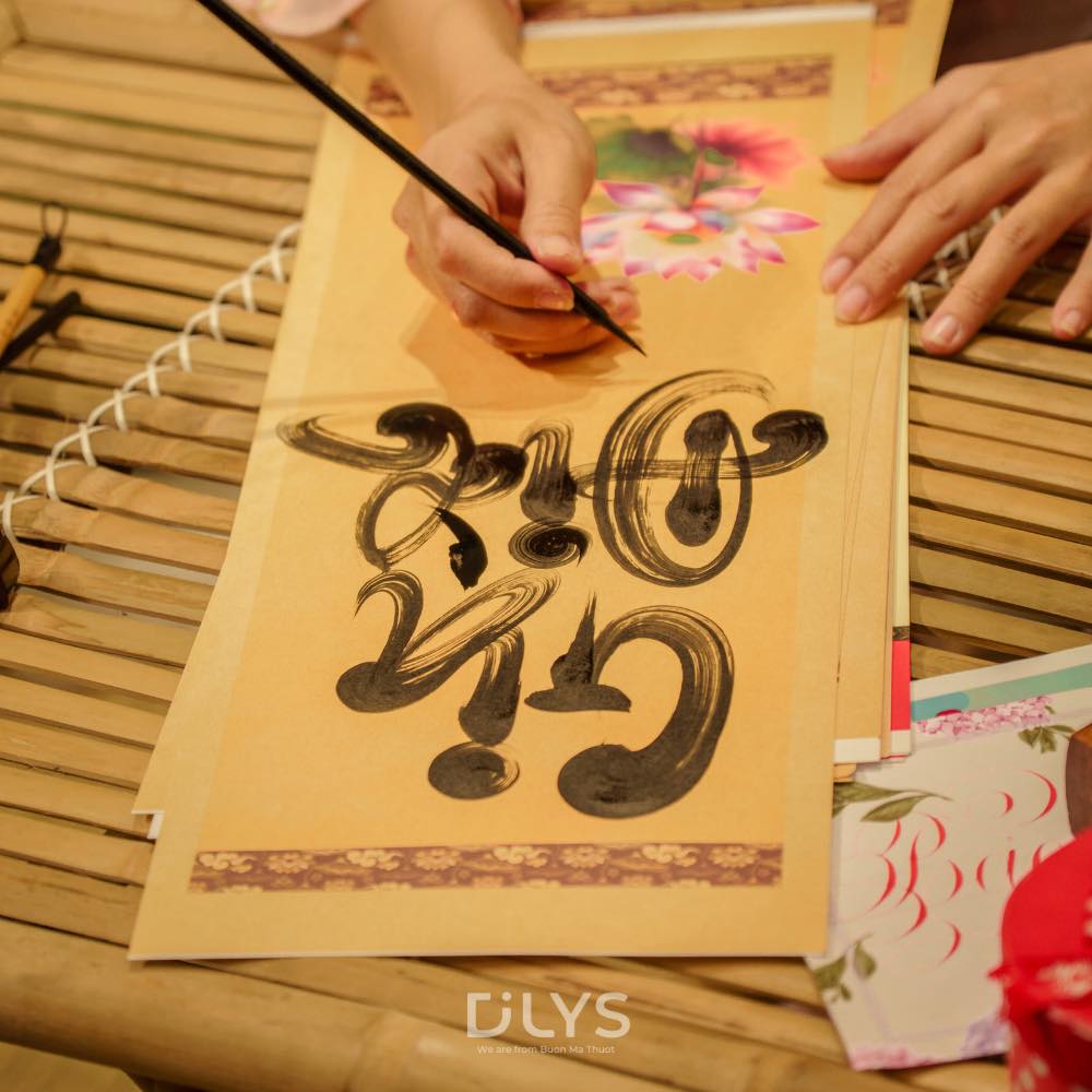 Tết Calligraphy · ông đồ cho chữ