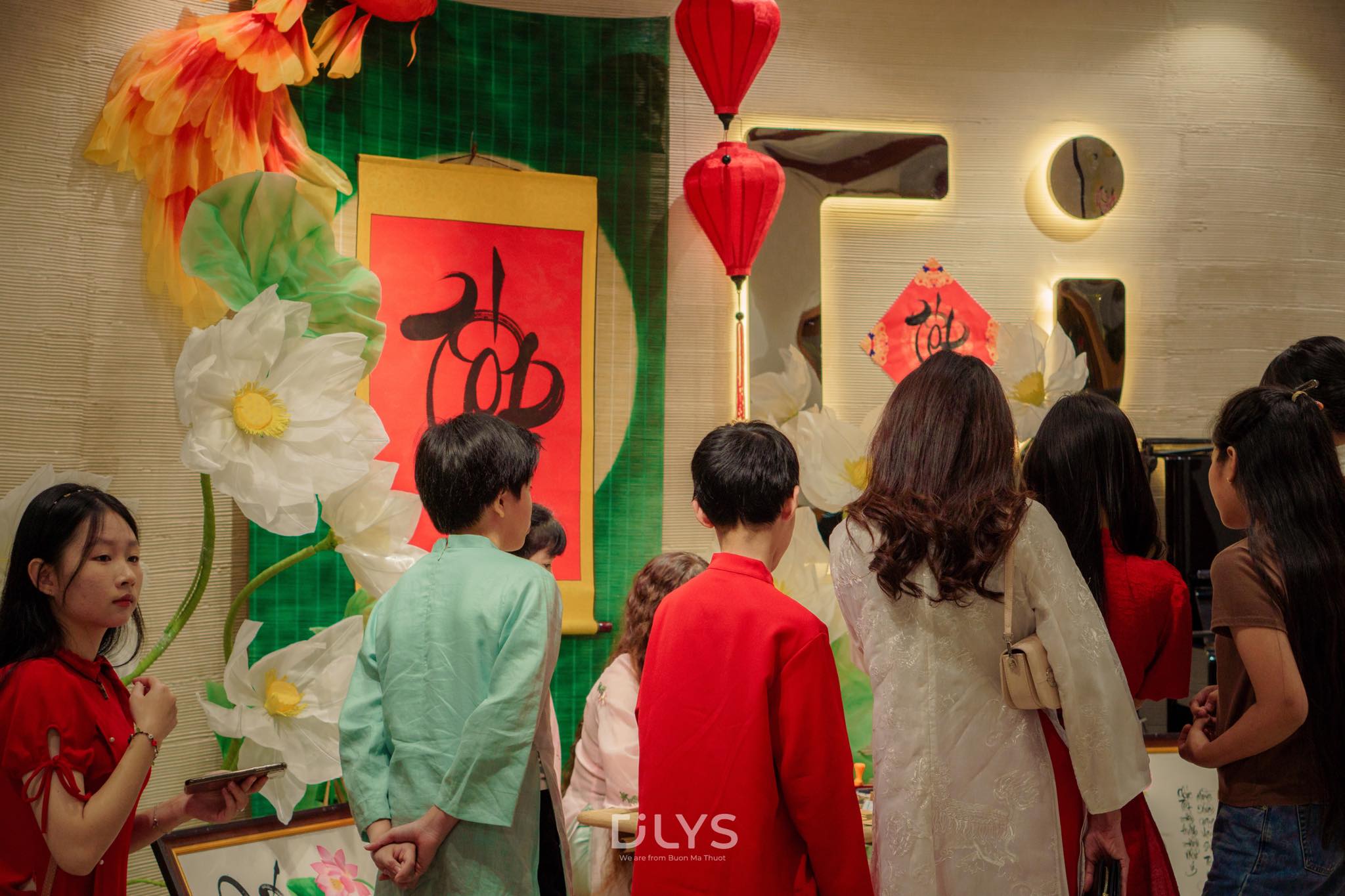 Open Stage · Lê Duẩn